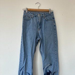 Straight leg jeans with pattern at the bottom